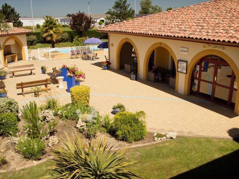 Logis Hotel Restaurant Solenca Nogaro Exterior photo
